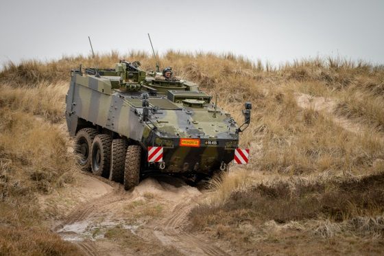 Større kampkraft til fremtidens Forsvar! 
Nu overdrages de nye Piranha 5 og Eagle 5 køretøjer til Hæren.
Foto: Henrik Kastenskov / FKO

Nu er det endegyldigt slut. Efter 55 år i det danske Forsvar udfases den klassiske M113 pansrede mandskabsvogn endeligt til fordel for de nye Piranha 5 køretøjer, og sammen med de ligeledes nye, pansrede Eagle 5 patruljekøretøjer, skal de udgøre grundstammen i opbygningen af den nye brigade.
