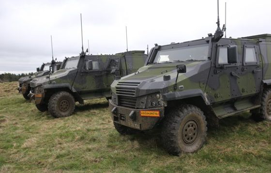 Eagle 5 patruljekøretøjerne er en opgraderet og opdateret udgave af version 4, der i lighed med forgængeren er et fleksibelt og robust patruljekøretøj, men eksempelvis bedre pansret. Der er allerede leveret 36 Eagle 5 køretøjer, men på sigt skal alle Eagle 4 erstattes af Eagle 5 køretøjerne.
Foto: Henrik Kastenskov / FKO