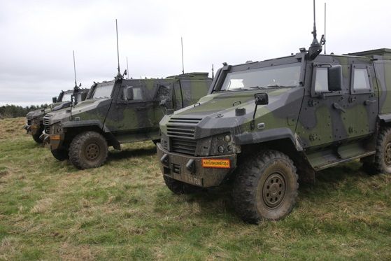 Eagle 5 patruljekøretøjerne er en opgraderet og opdateret udgave af version 4, der i lighed med forgængeren er et fleksibelt og robust patruljekøretøj, men eksempelvis bedre pansret. Der er allerede leveret 36 Eagle 5 køretøjer, men på sigt skal alle Eagle 4 erstattes af Eagle 5 køretøjerne.
Foto: Henrik Kastenskov / FKO